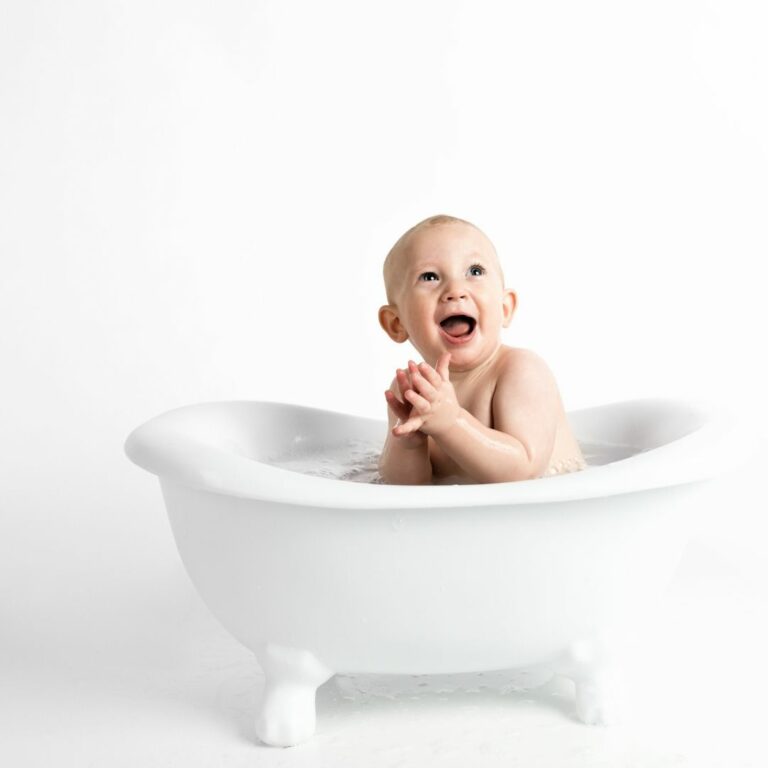 Cute baby in Bath tub WhatsApp Dp Image full HD free download.