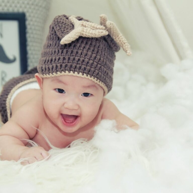 Cute playing baby WhatsApp Dp Image full HD free download.