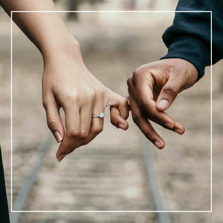 Whatapp Dp Romantic couple holding hands full HD free download.