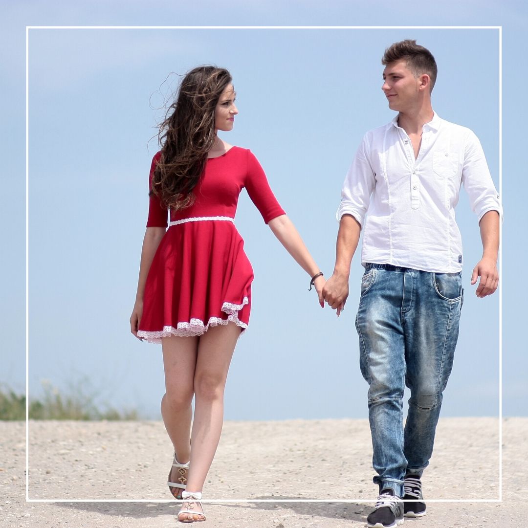 Whatapp Dp – Romantic couple holding hands image