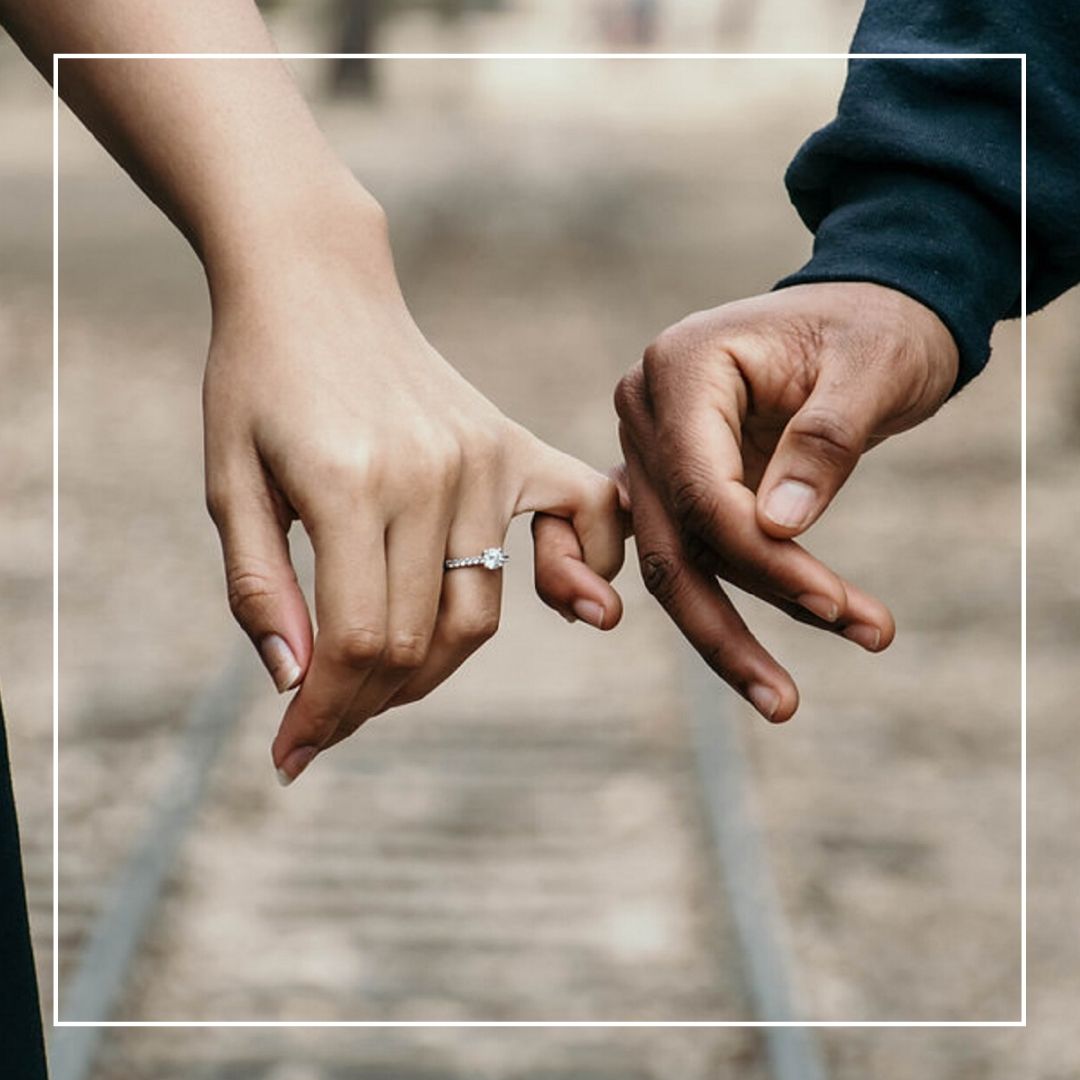 Whatapp Dp – Romantic couple holding hands